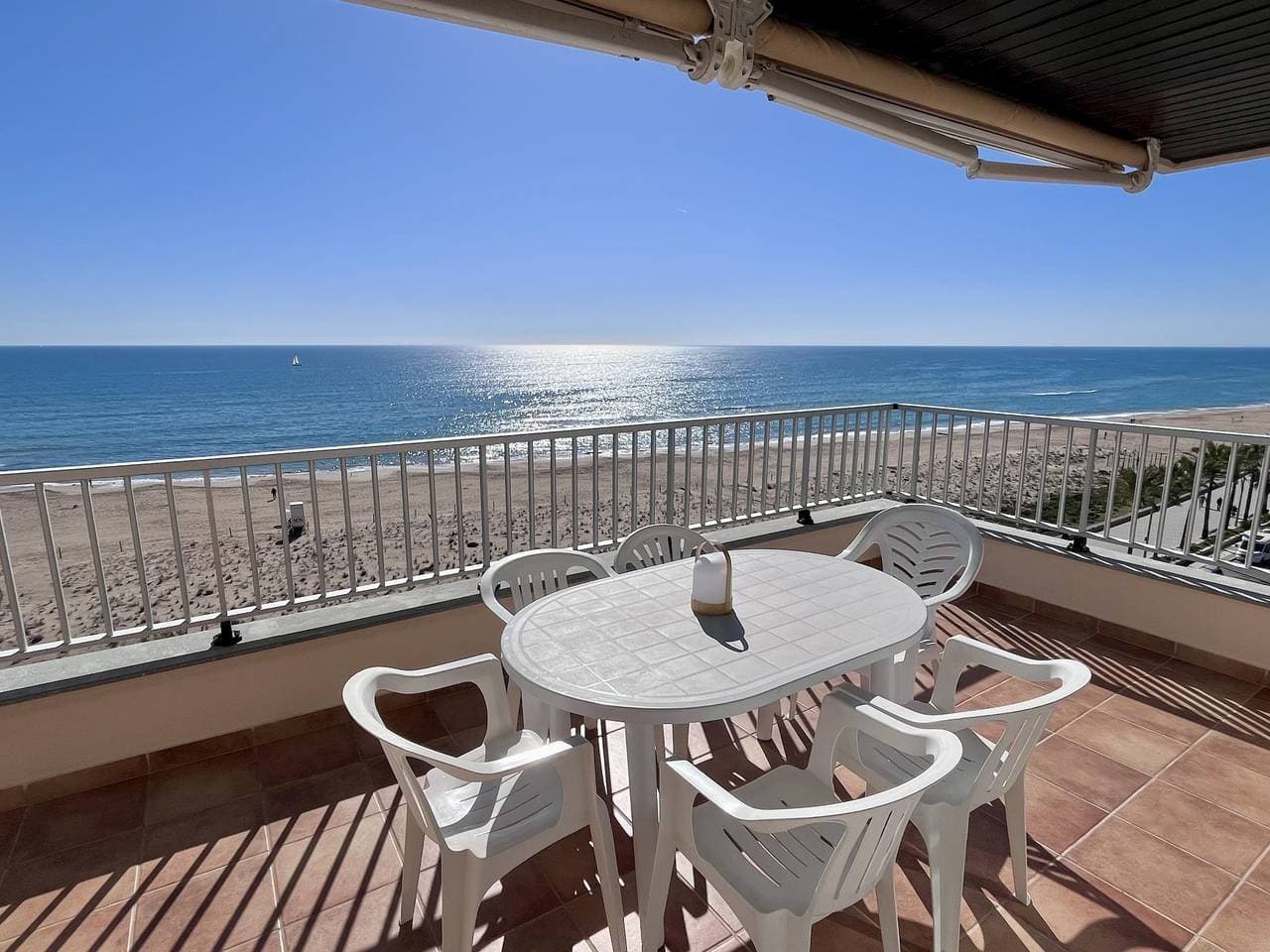 Foto 2 von 39: Großzügige Ferienwohnung direkt am Meer mit traumhaftem Ausblick
