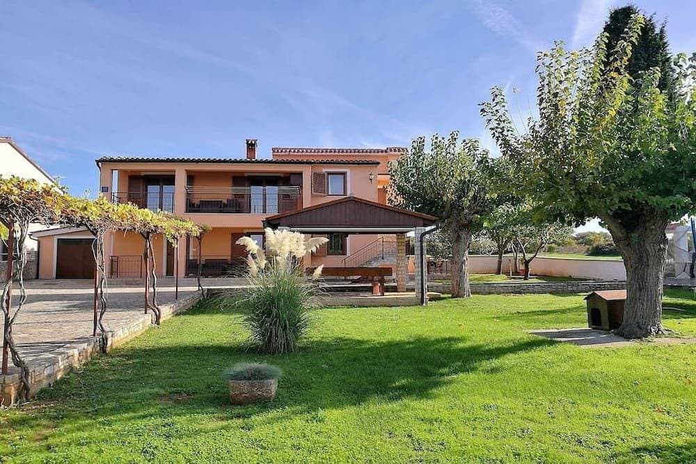 Ferienwohnung mit Pool für 5 Personen 1
