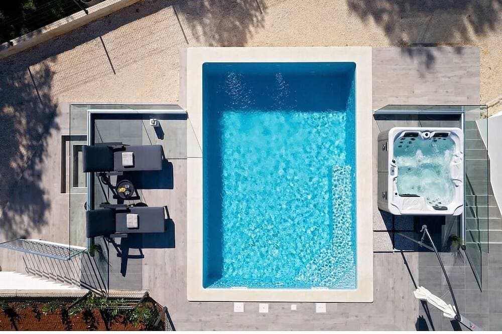 Villa Lulu with heated pool, sauna and hot tub 1