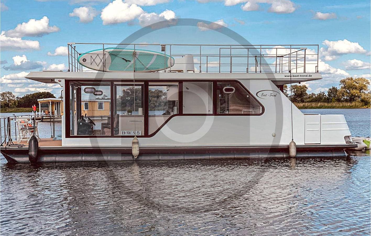 Foto 3 von 25: Waterfront Retreat: Neuruppin House Boat