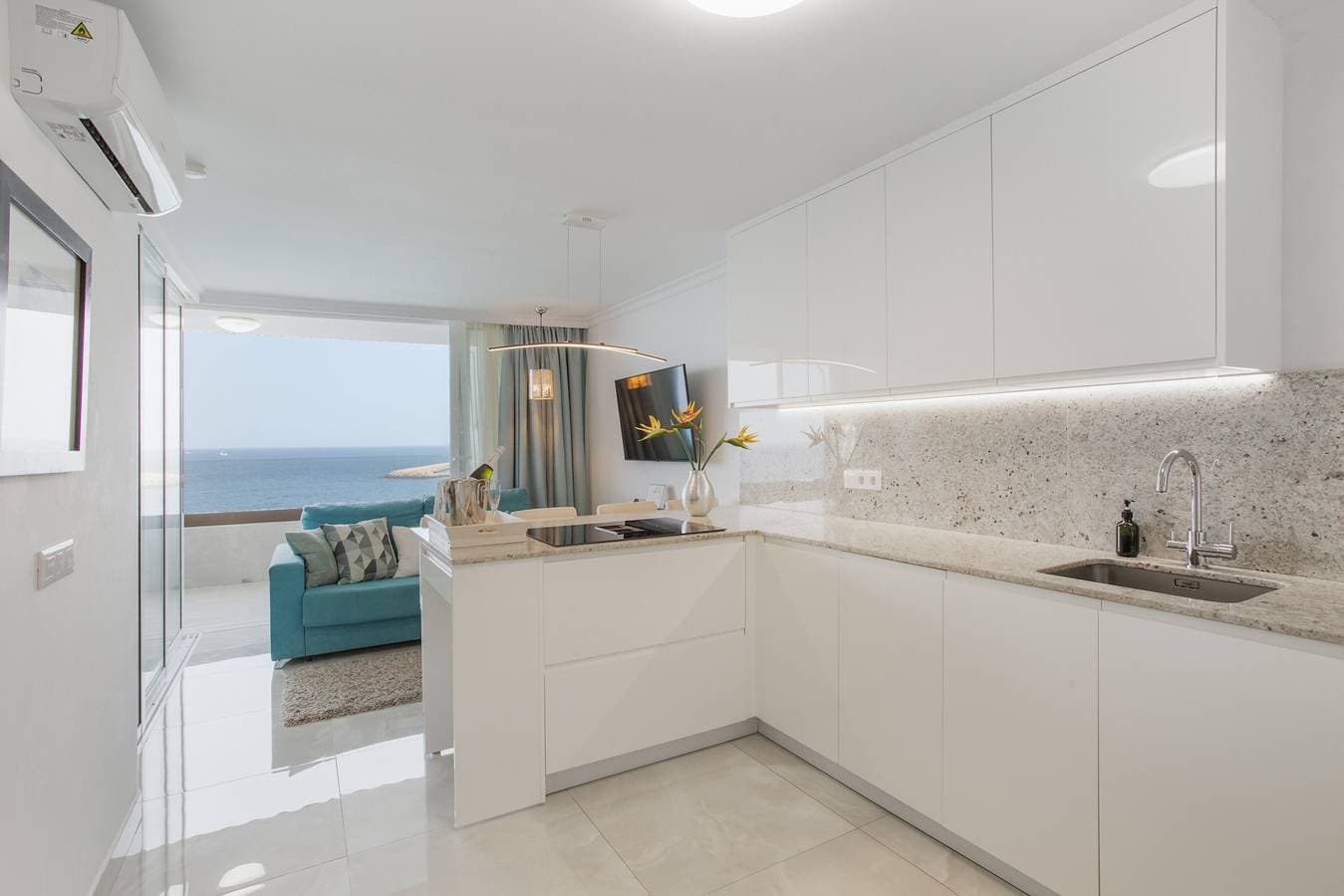 Foto 12 von 25: Ferienhaus „Seaside Serenity“ mit WLAN und Klimaanlage