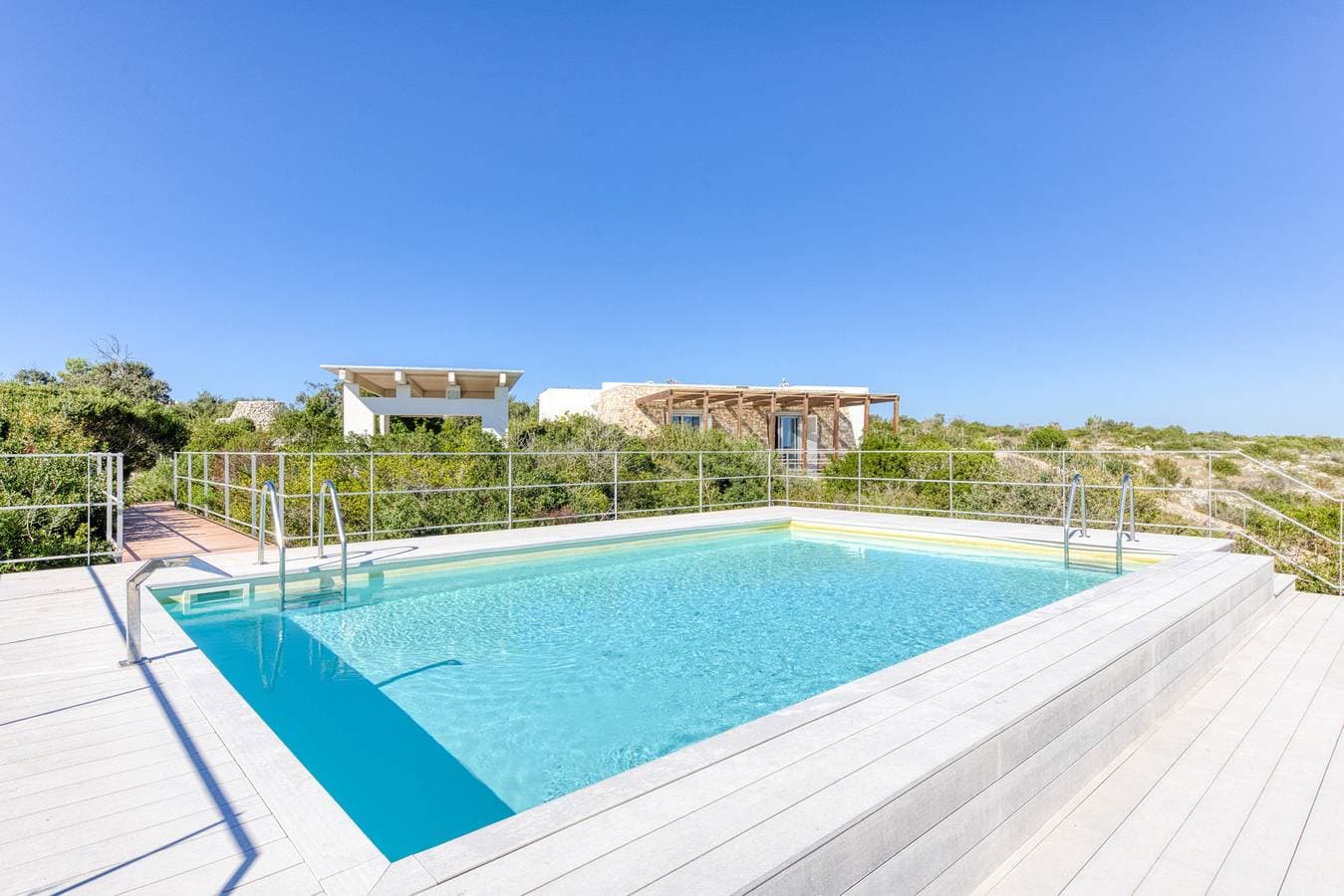 Foto 2 von 47: Panorama-Villa mit schönem Pool in Strandnähe