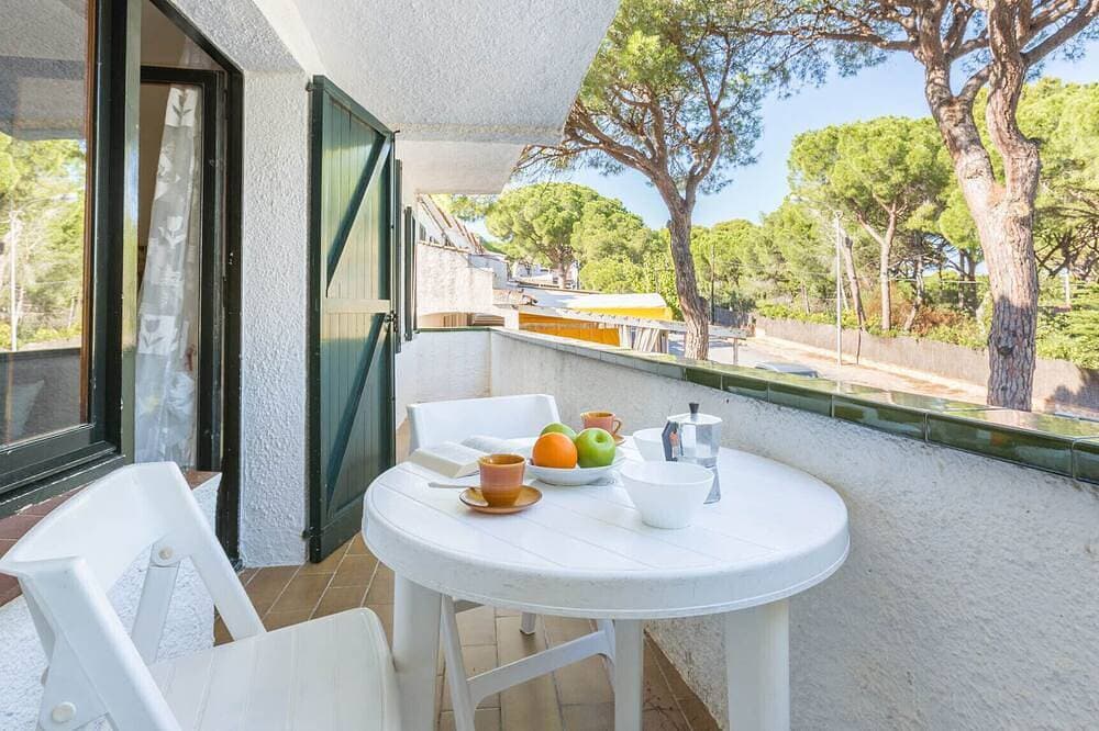 Sehr einfache Wohnung gelegen in Playa de Pals, 100 m entfernt vom Strand. 1