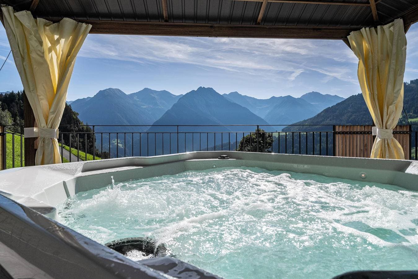 Foto 2 von 19: "Sunnseitn Lodge Apt Exclusive Panorama" mit beheiztem Whirlpool, Infrarotsauna und großer Terrasse