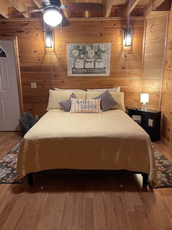 Foto 4 von 31: Cheerful & Cozy 2Bd/2Ba  Cabin. Amazing rates for your visit!