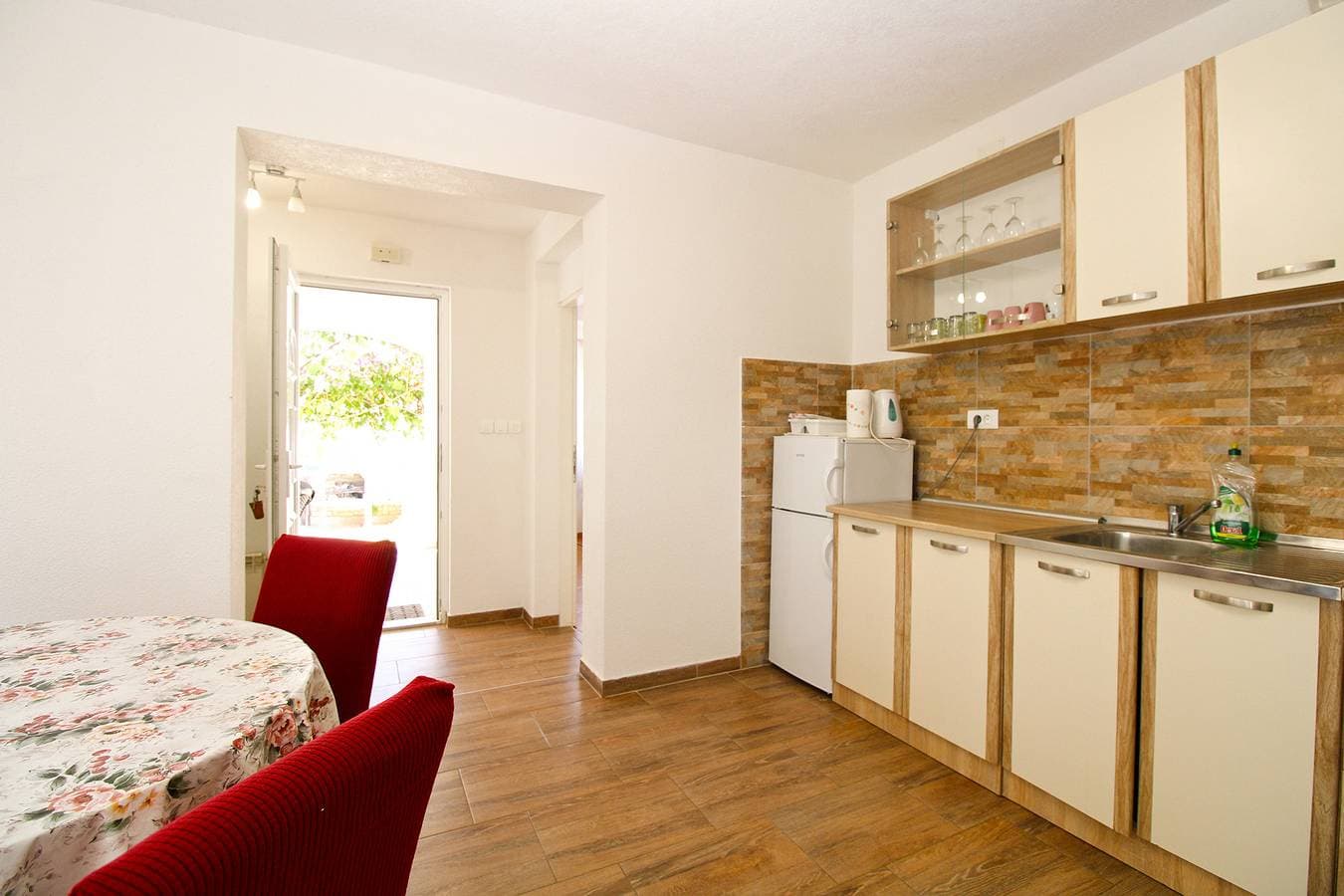 Foto 10 von 22: Ferienwohnung für 4 Personen mit Terrasse