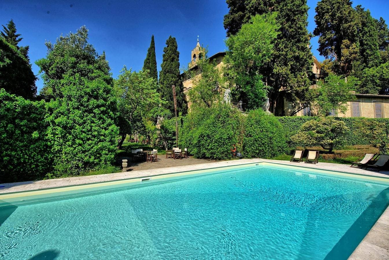Foto 8 von 62: Schloss für 3 Personen mit Pool
