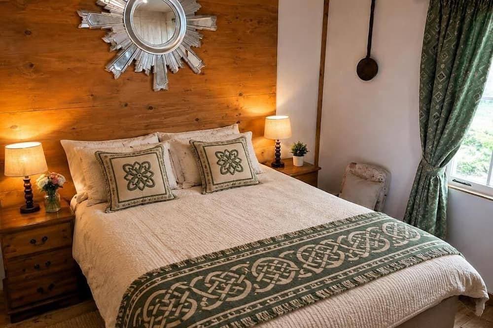 Cottage Sleeps 4 with Parking and Sea Views 1