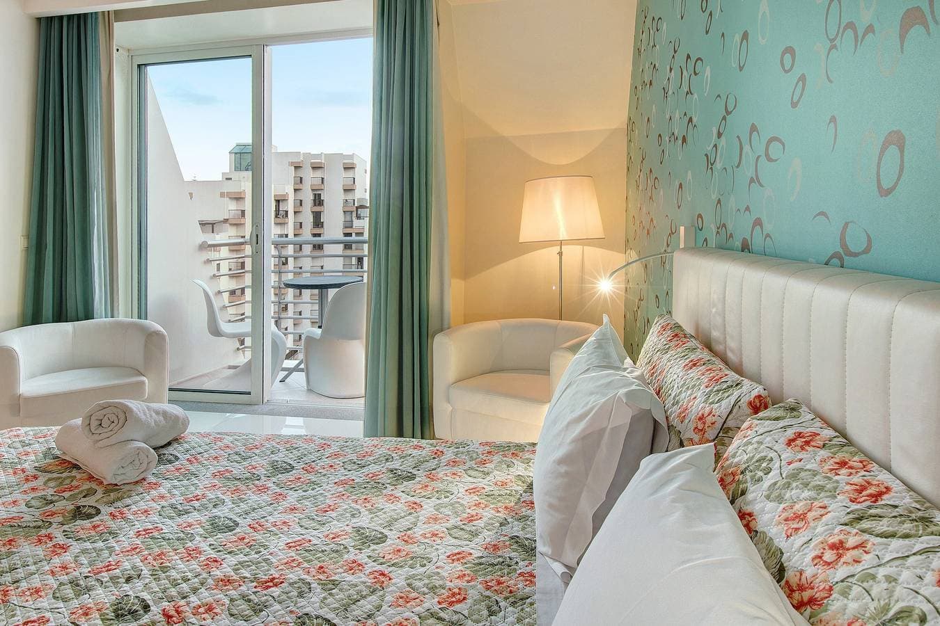 Foto 3 von 13: Apartment 'Dfm Happy Days F - Funchal' mit Balkon, WLAN und Klimaanlage