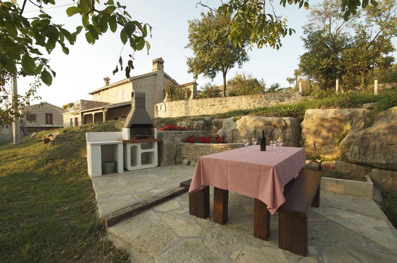 Foto 2 von 25: Ferienhaus in ruhiger Lage mit Pool