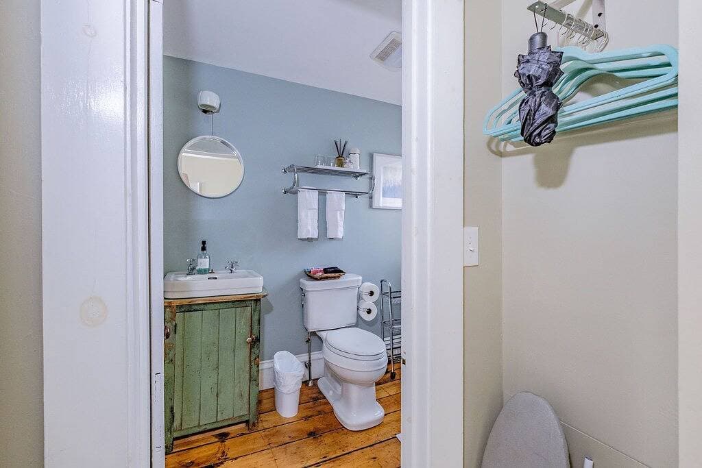 Foto 5 von 26: Location, location! Prime-  West End Studio. Walkable to entire city!