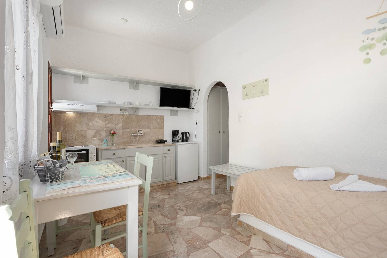 Foto 6 von 28: Ferienwohnung in einem Hotel 'mit Gartenblick-Creta' mit Bergblick, WLAN und Klimaanlage
