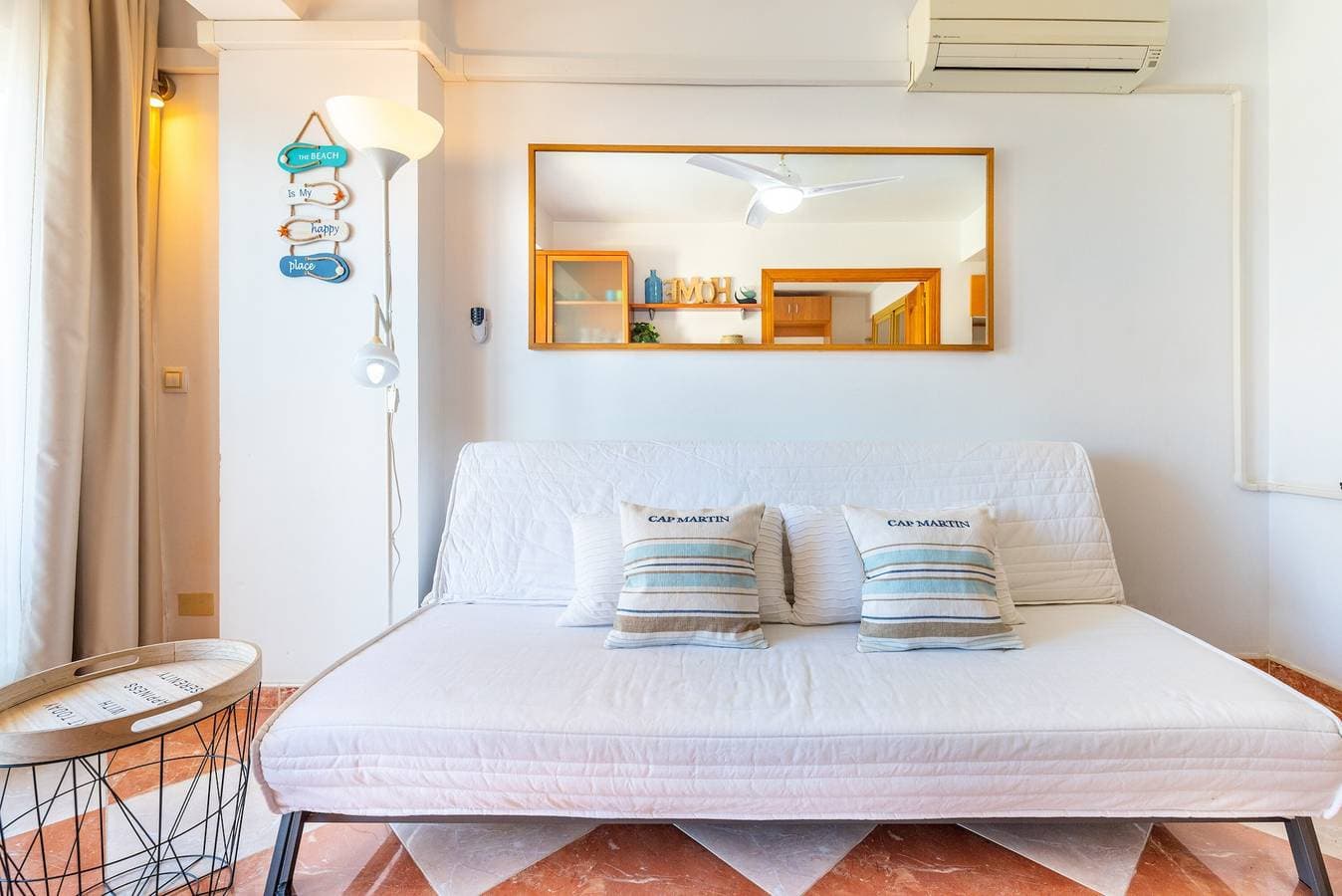 Foto 5 von 24: Sunny Seaside Apartment mit Meerblick, Pool & WLAN