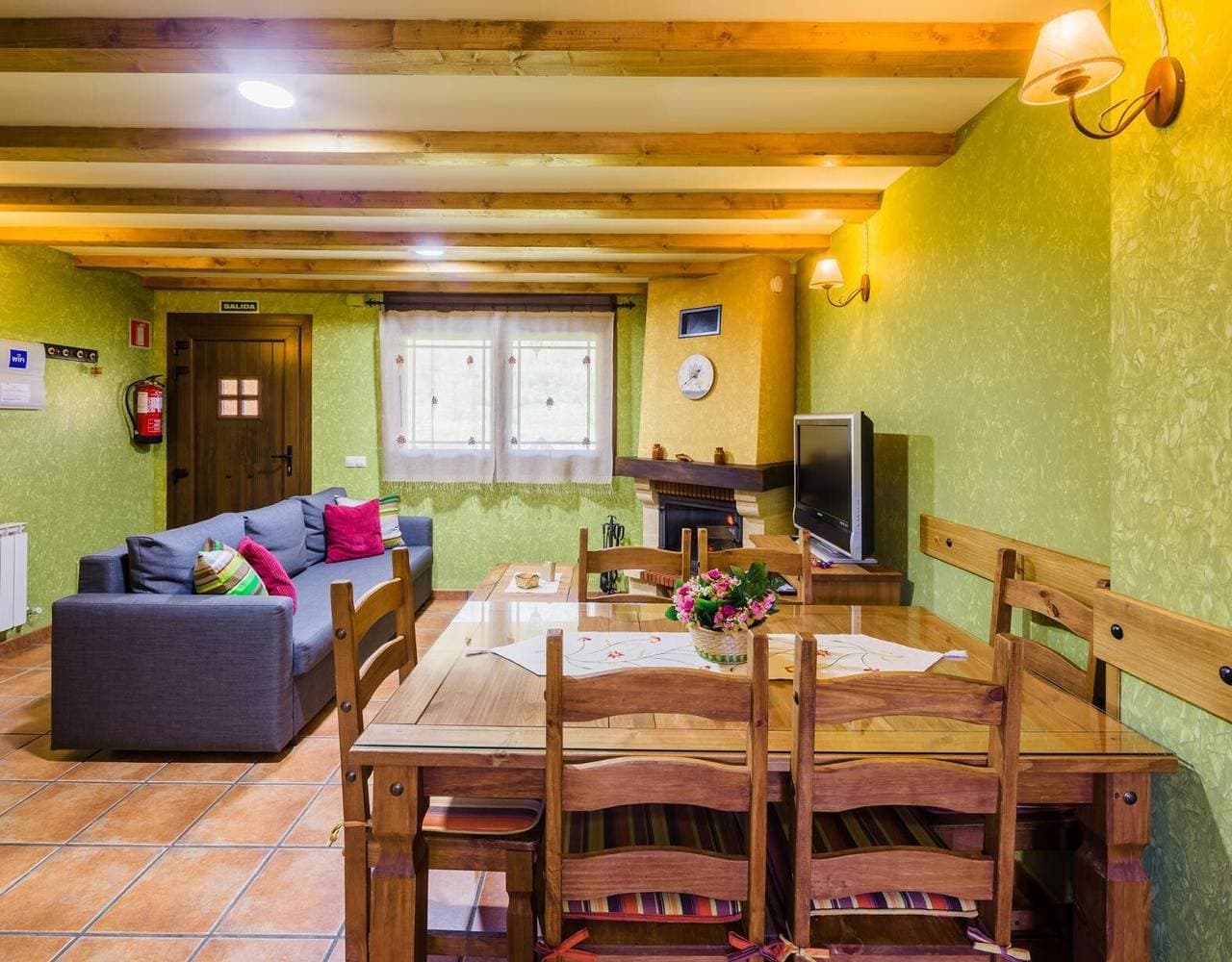 Foto 8 von 10: Casa Rural Cuartal im Laciana-Tal – Pool und Natur pur