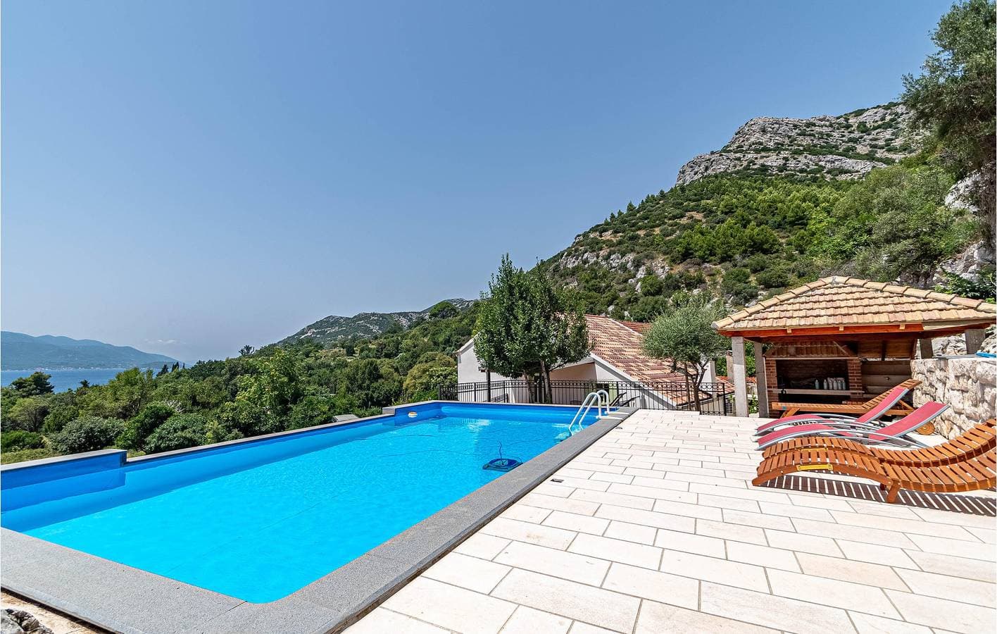 Foto 7 von 45: Moderne 170 m² große Wohnung mit Pool, Terrasse und 2,5 km Entfernung zum Strand