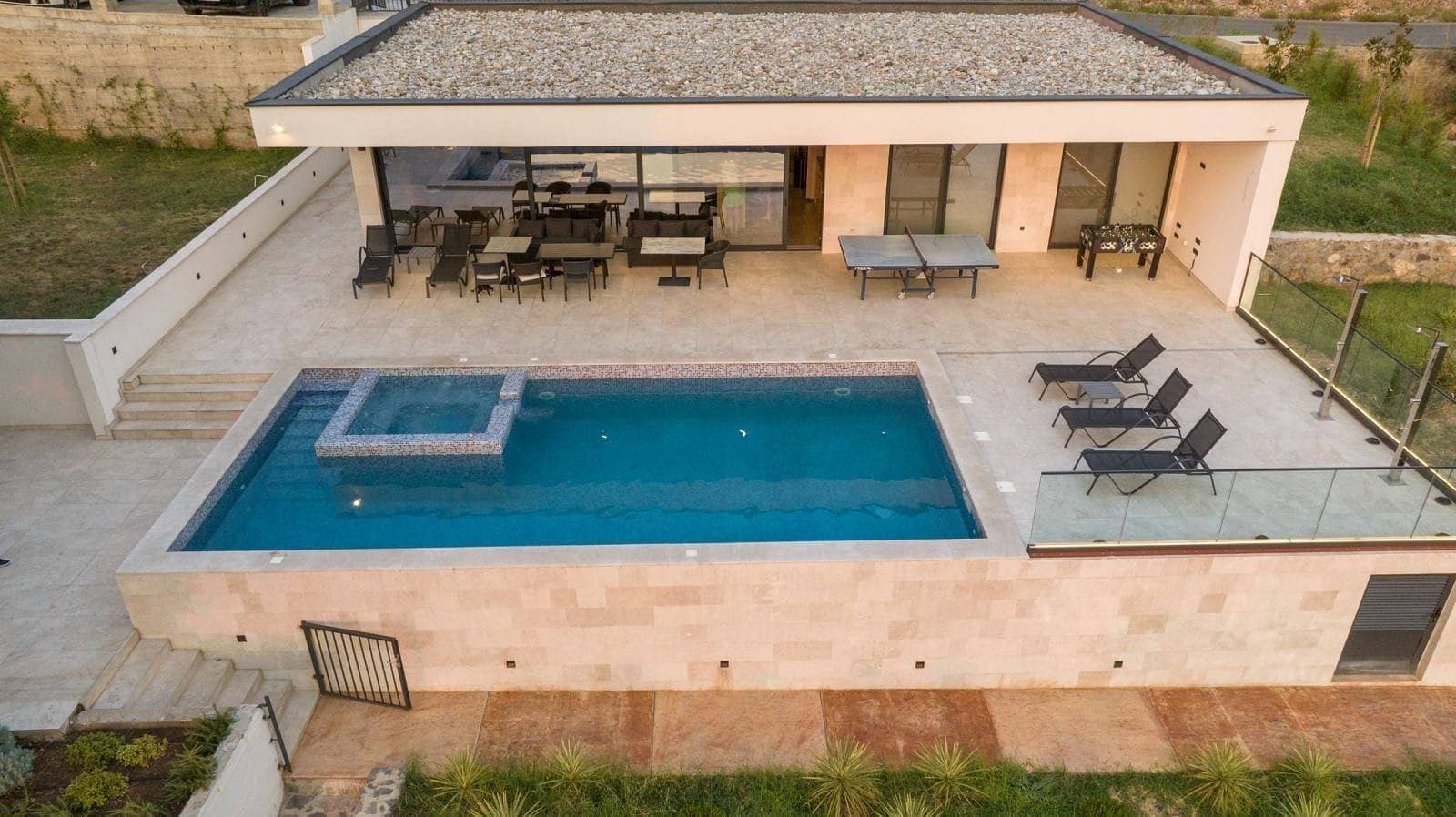 Villa Wakero with Heated Private Pool 1
