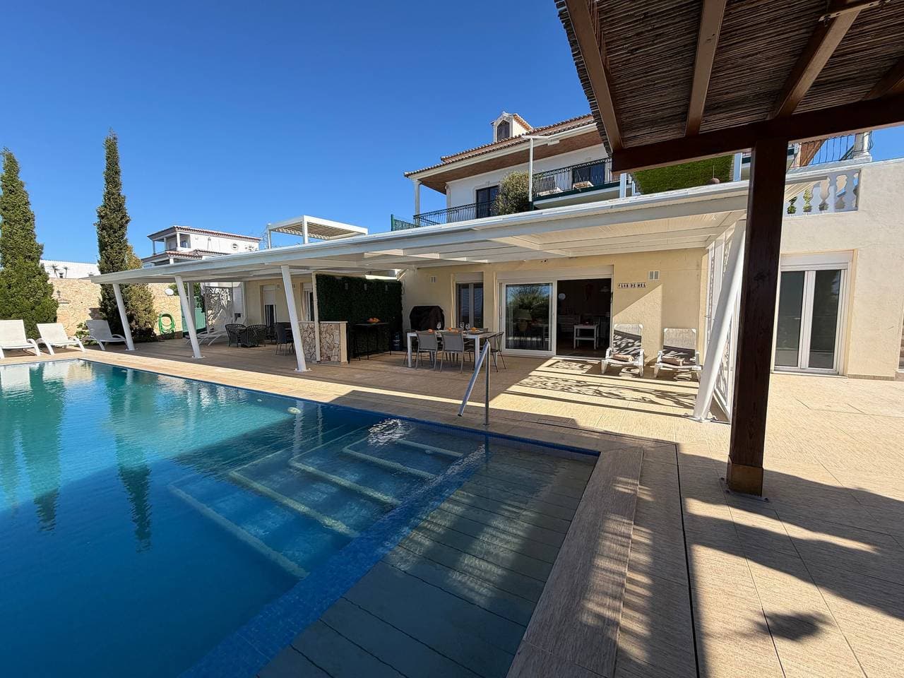Foto 4 von 18: Ferienwohnung Mel de Flor mit Meerblick, gemeinsamem Infinity Pool, Gemeinschaftsgarten & WLAN