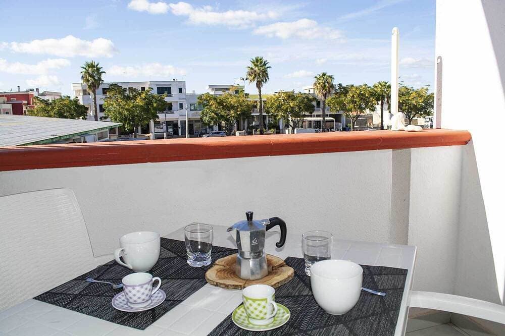 Hübsche Zwei-Zimmer-Wohnung mit möblierter Terrasse 1