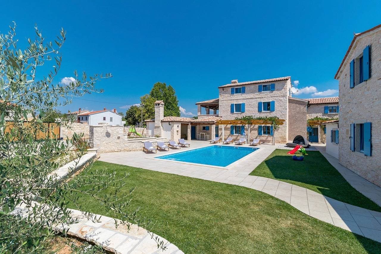 Foto 10 von 58: Herrliche und geräumige Villa mit Privatpool und großem Hof und Garten