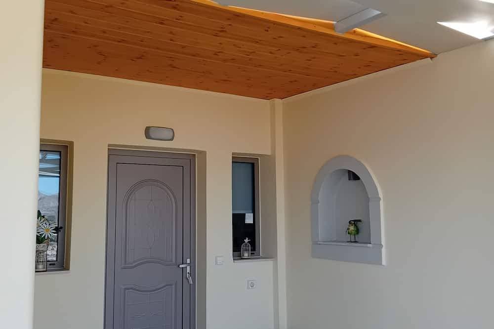 Charming 2-bedroom house with WiFi and AC in enchanting Pitsidia 1