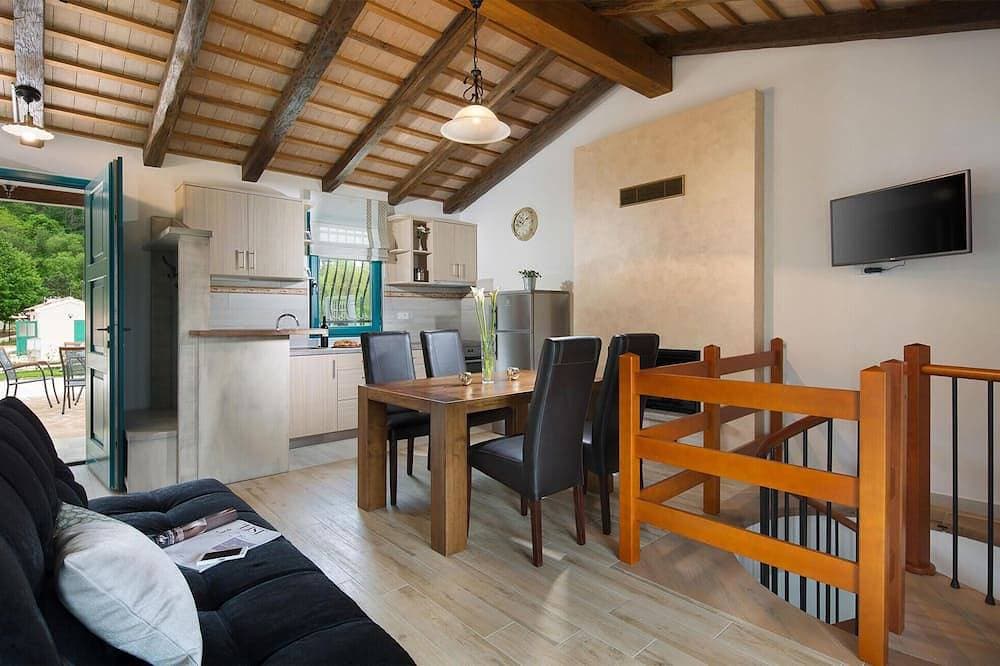Foto 13 von 28: Lovely home in Trviz with swimming pool