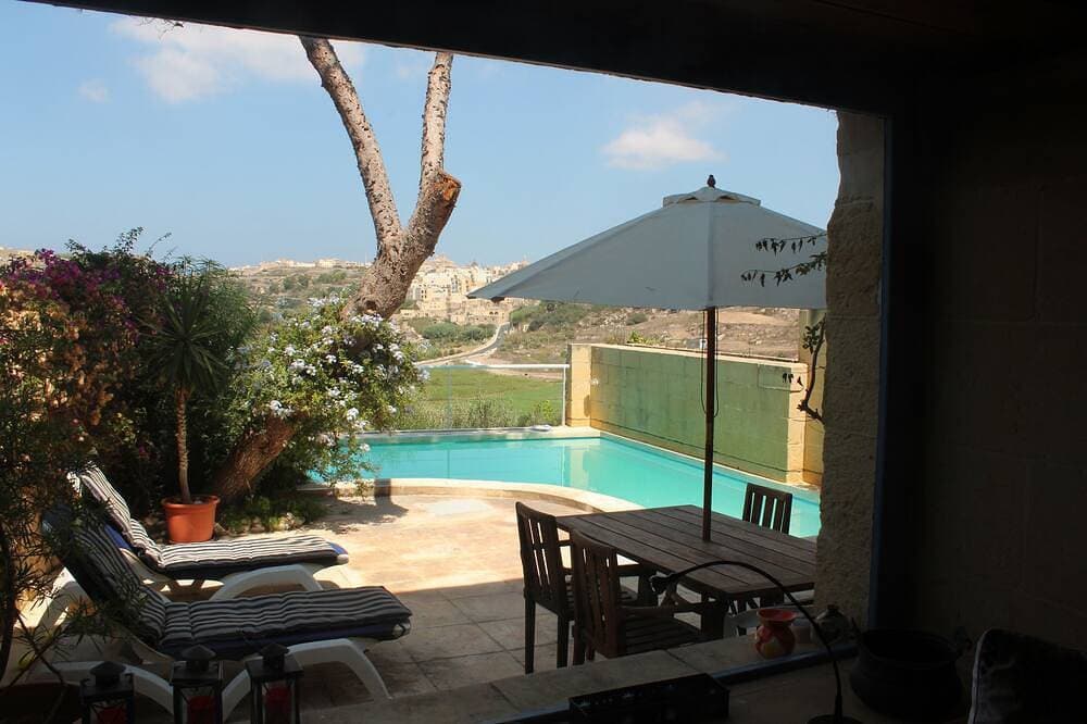 Foto 12 von 23: Bauernhaus mit privatem Swimmingpool, voller Charakter und Charme