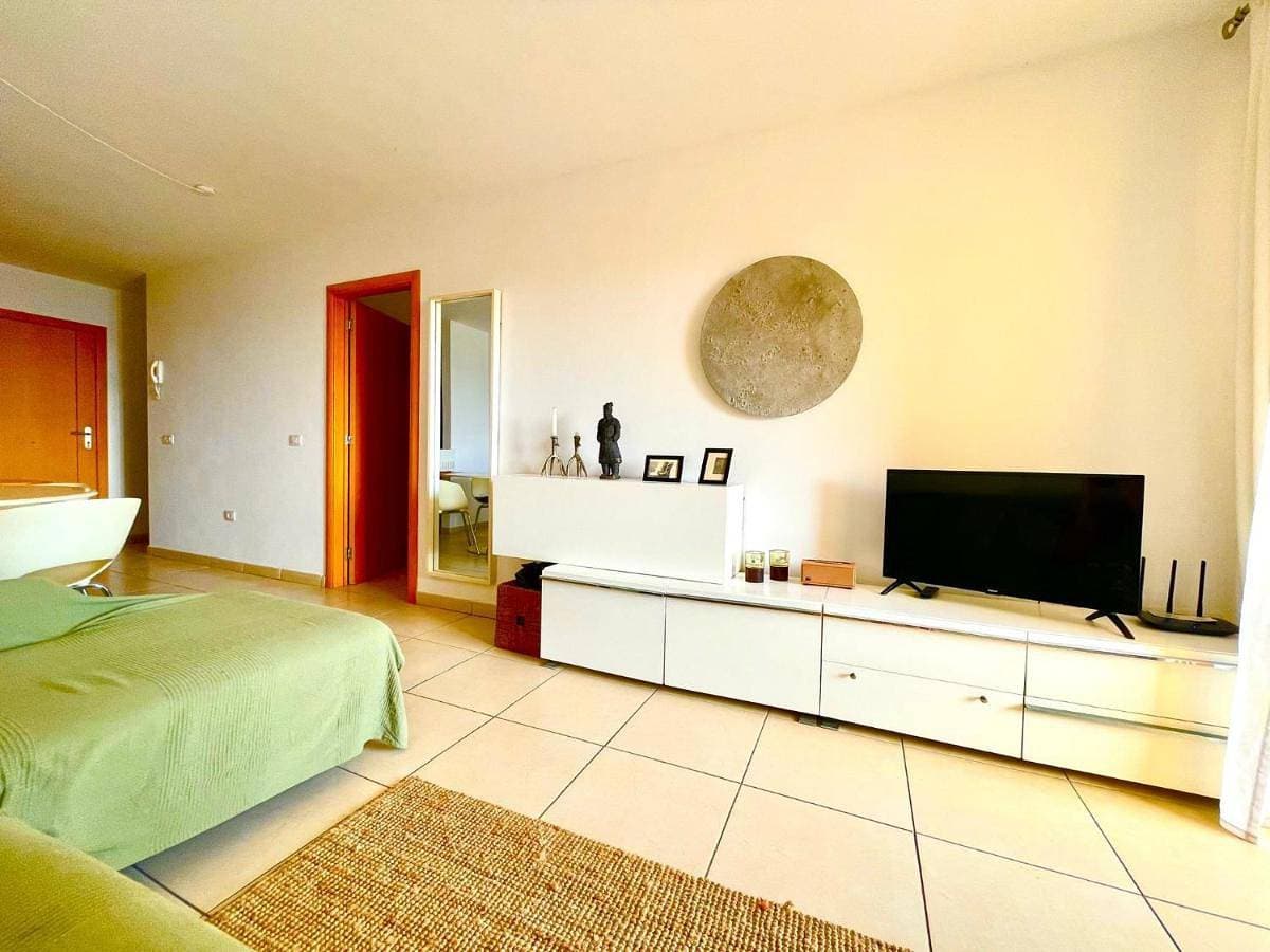 Foto 3 von 23: Two-Bedroom Apartment