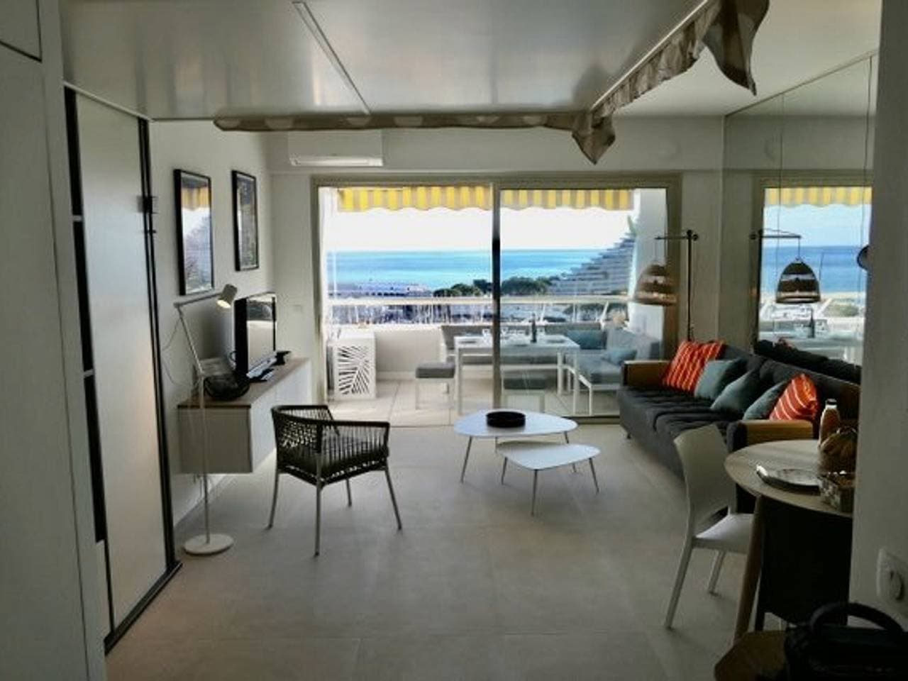 Klimatisiertes Studio mit Meerblick, 2-4 Personen, optionales Parken in Villeneuve-Loubet Strand 1