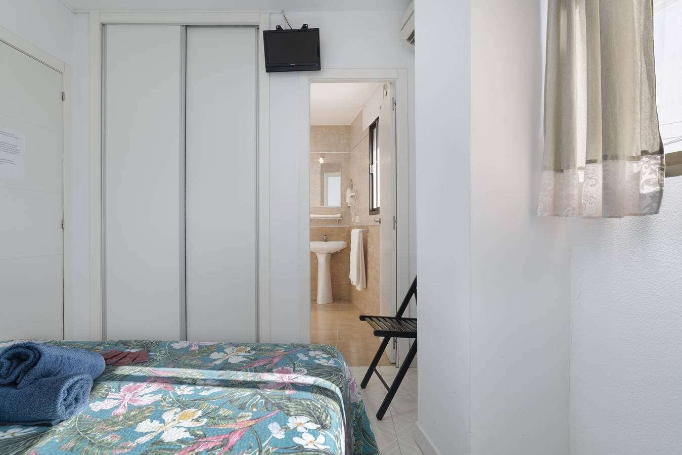 Foto 6 von 22: Doppelzimmer - 4 mit WLAN und Klimaanlage