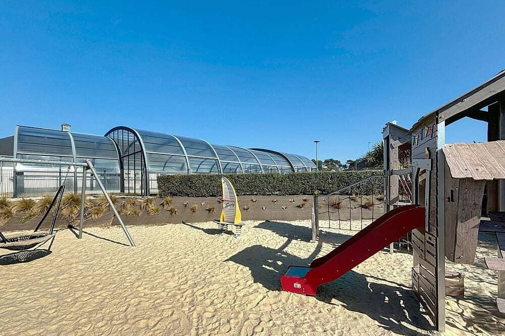 Foto 8 von 16: Mobil-Home Komfort mit Pool, 200m zum Strand, 4 Pers., 2 Sz, Terrasse