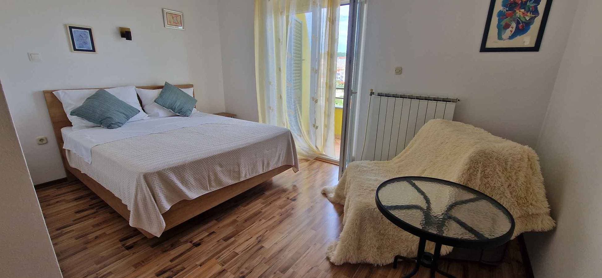 Foto 13 von 27: Ferienwohnung mit Terrasse und Klimaanlage