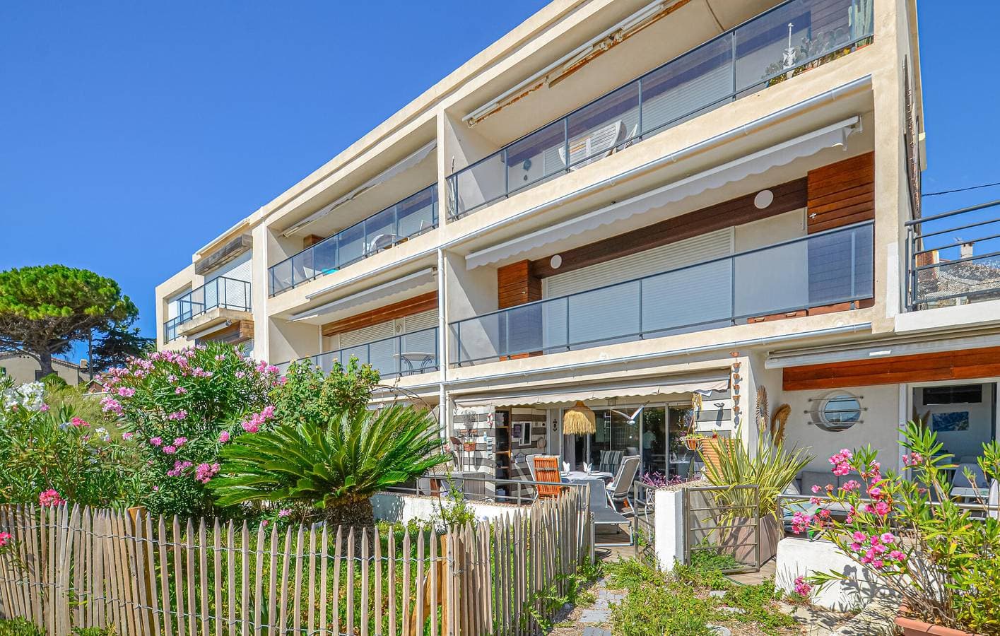 Apartment mit Meerblick, Wifi, AC, Parkplatz und Terrasse - 800m zum Strand 1