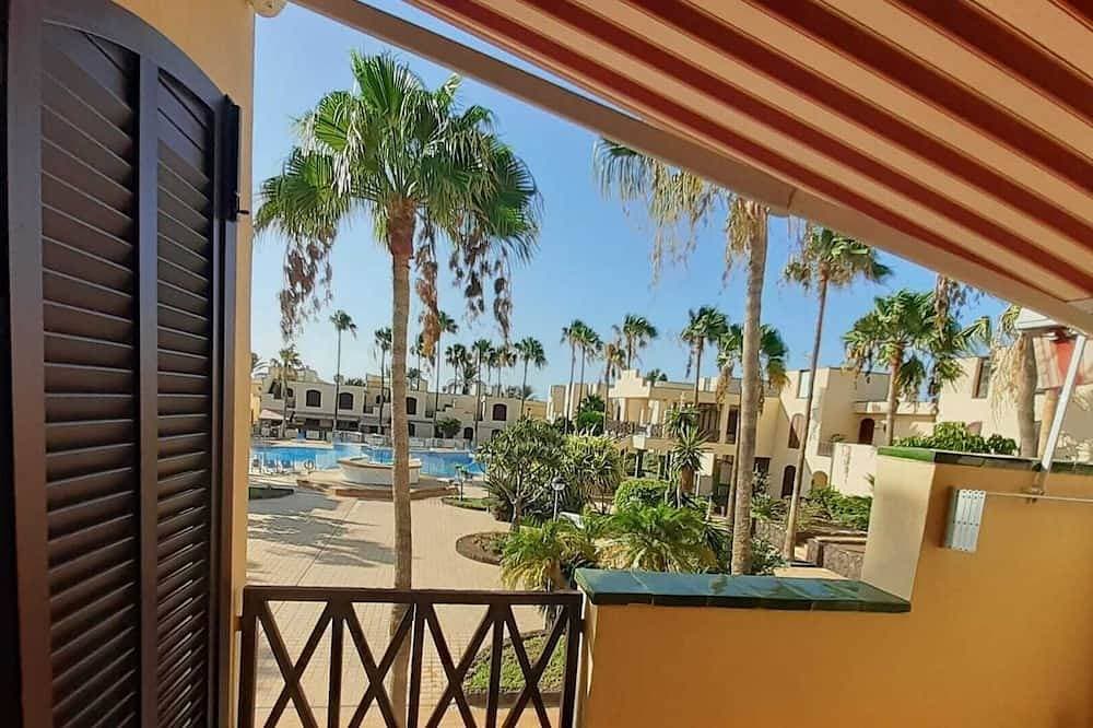 Large, bright studio with terrace and pool view 1