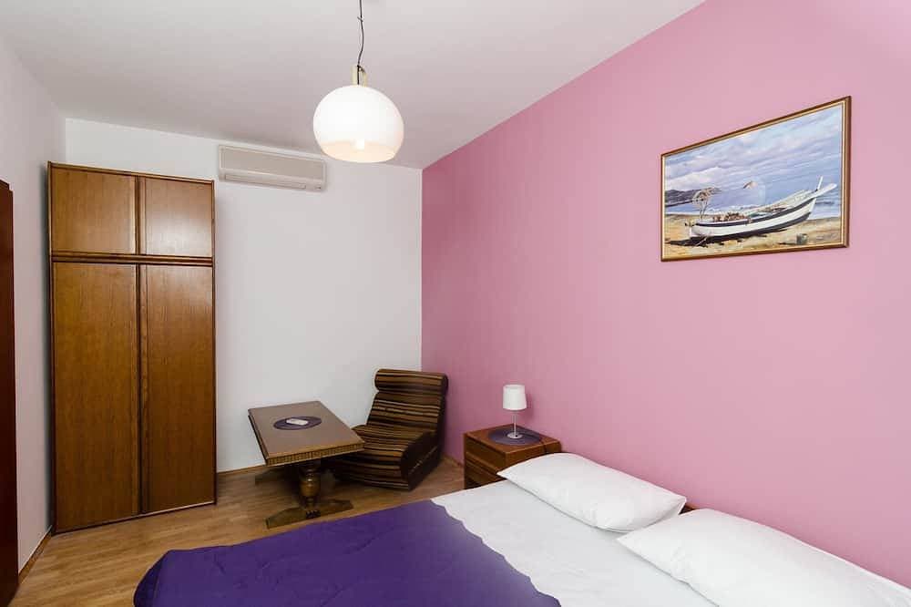Foto 9 von 17: Guesthouse Moretic - Suite mit 2 Schlafzimmern, Balkon und Meerblick