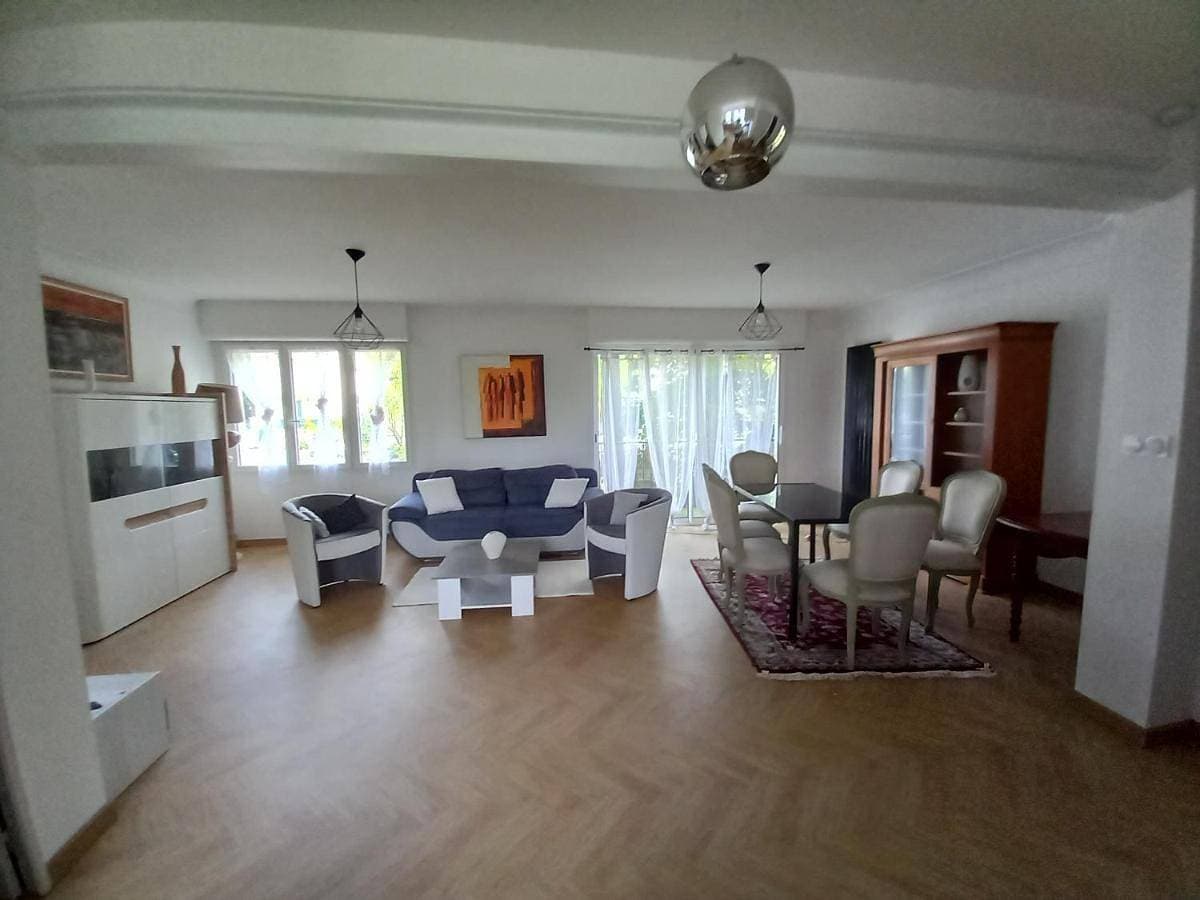 Foto 3 von 16: Two-Bedroom Apartment
