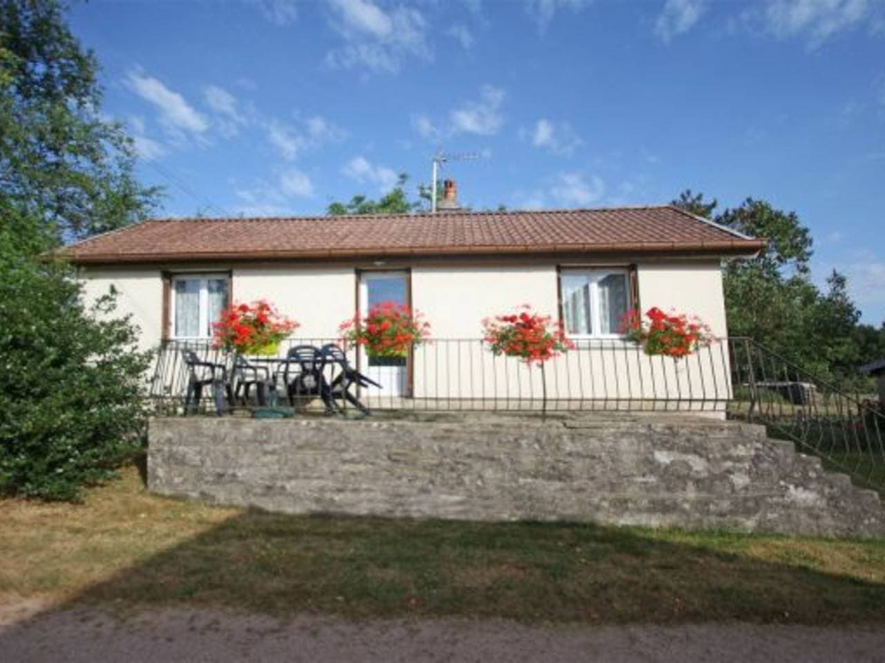 Gemütliches Ferienhaus mit Terrasse und Garage, nahe Plombières-les-Bains im Val-d'Ajol 1