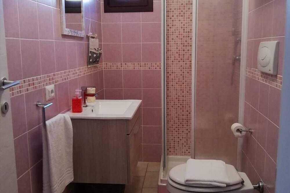 Foto 4 von 19: Doppelzimmer mit Möbeln und Komfort