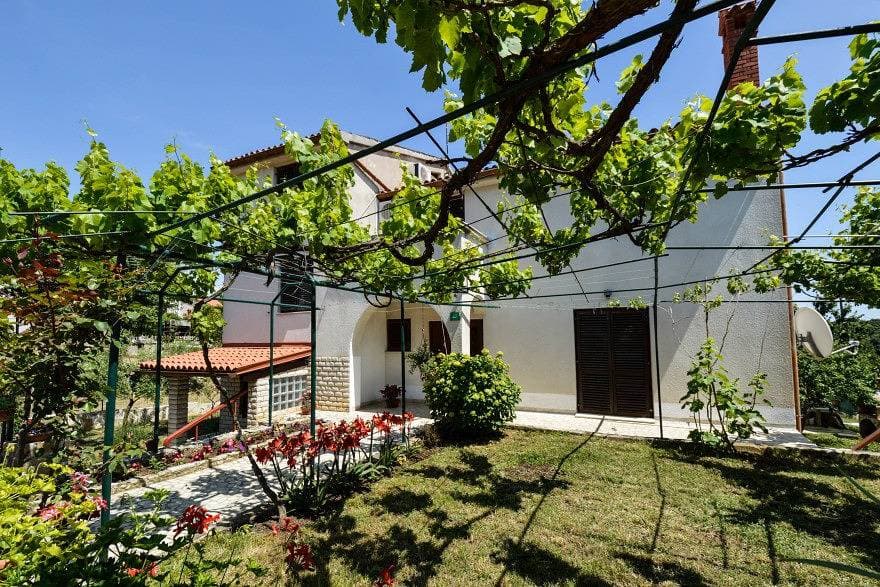Foto 4 von 21: Ferienwohnung für 8 Personen mit Balkon