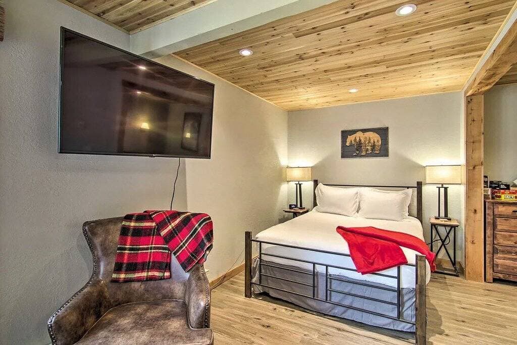 Foto 7 von 16: New! Cozy Big Sky Condo: Walk to Ski Lift & Dining