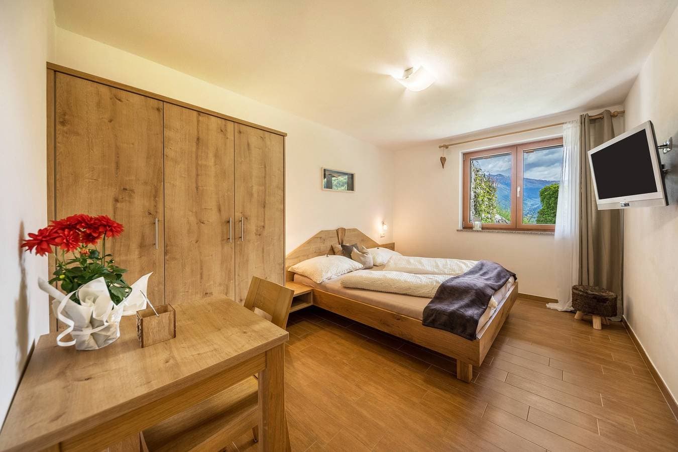 Foto 5 von 15: Ferienwohnung " Pfandlerhof Rot" mit Bergblick, WLAN, Balkon & Garten
