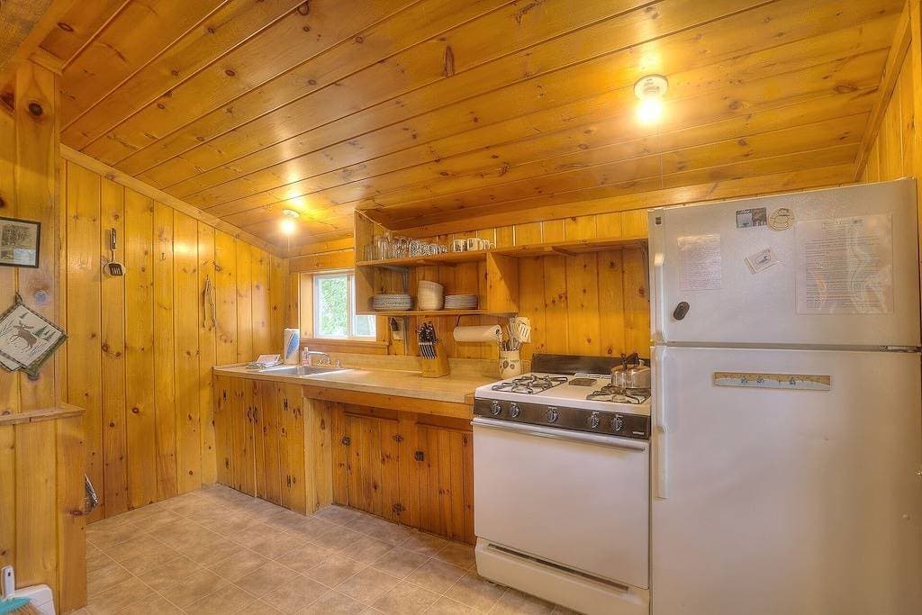 4-6 Personen, gemütliche 2-Zimmer-Hütte, offener Wohnraum, neu renoviert 1