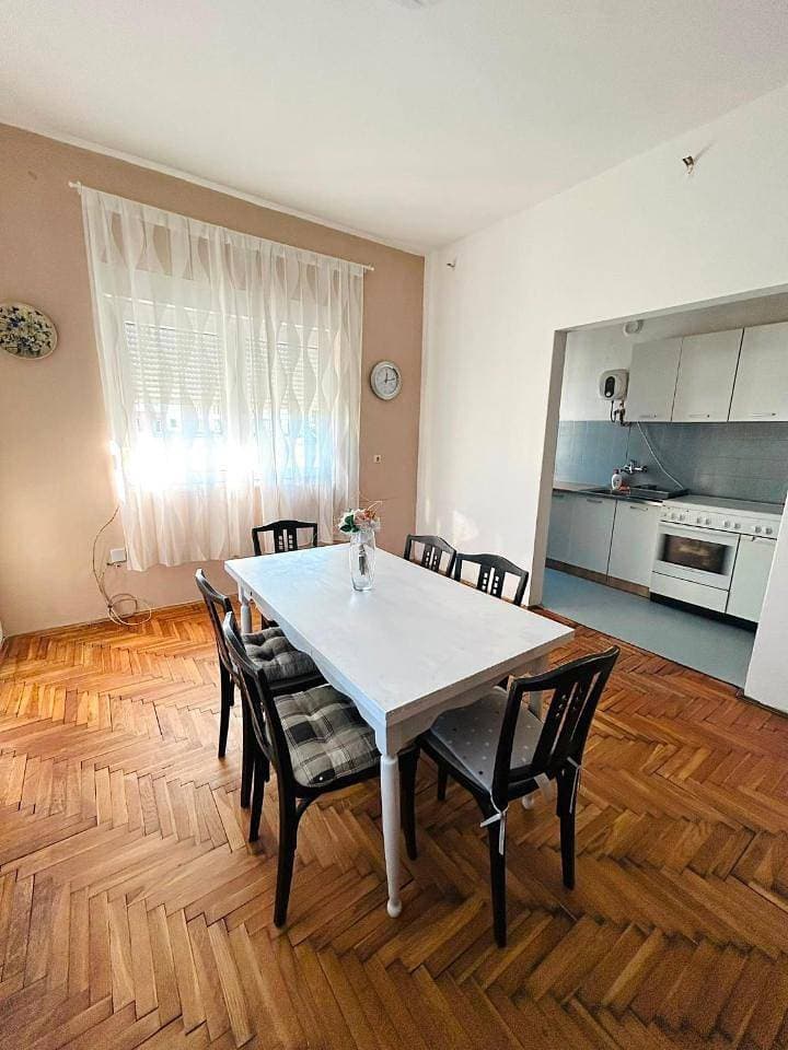 Foto 11 von 19: Three-Bedroom Apartment with Balcony