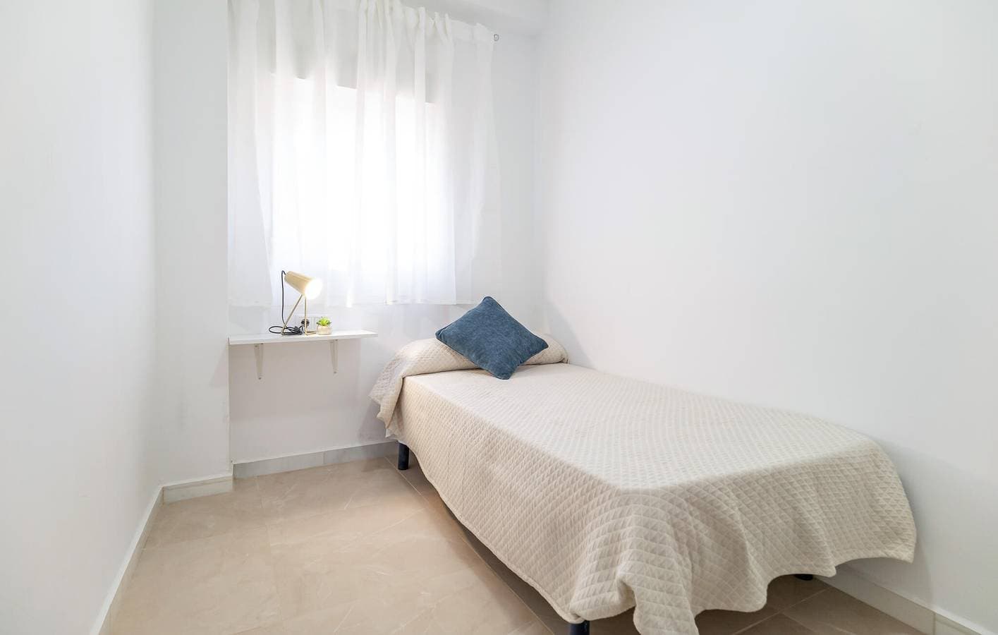 Foto 8 von 20: Glücklich am Strand: Modernes Apartment mit WiFi & AC