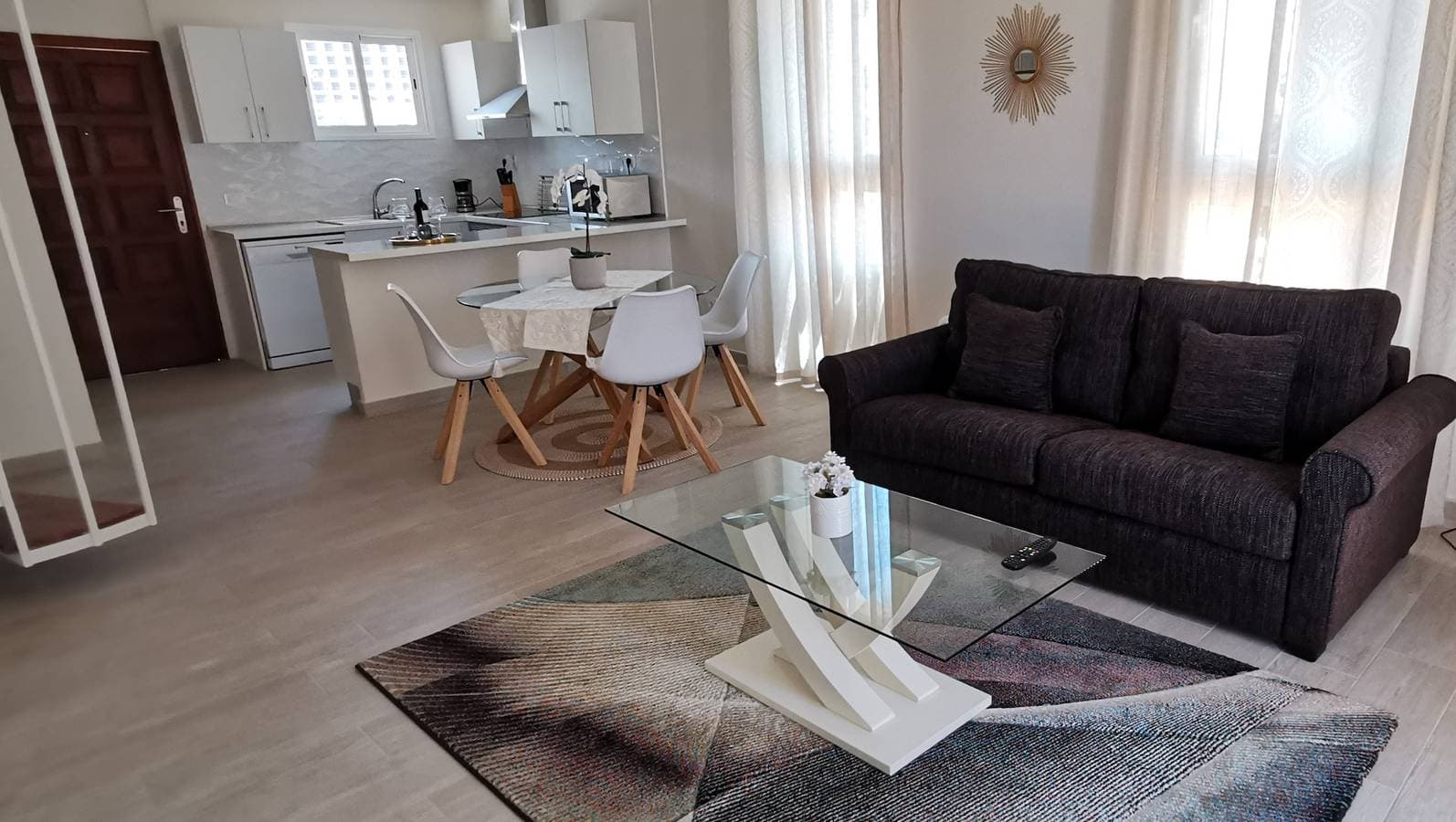 Foto 3 von 26: Ferienwohnung für 6 Personen mit Terrasse