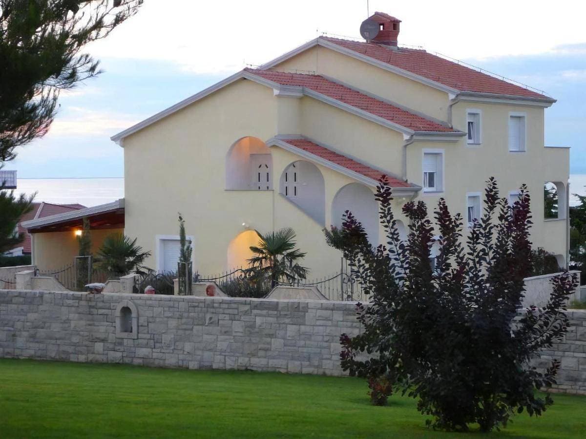 Ferienwohnung Mit Pool, Garten Und Meerblick 1