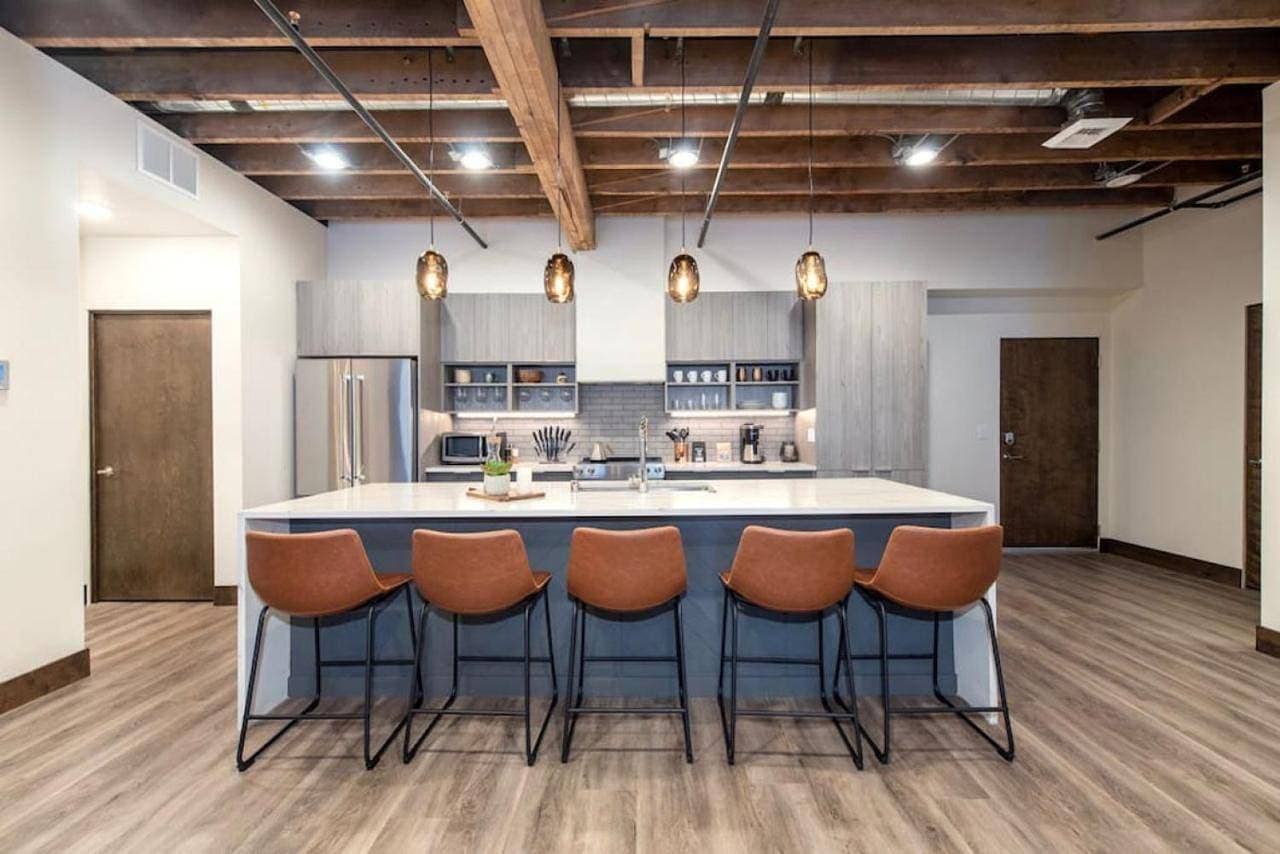 Walkable Downtown Loft with King Bed & Self Check in 1