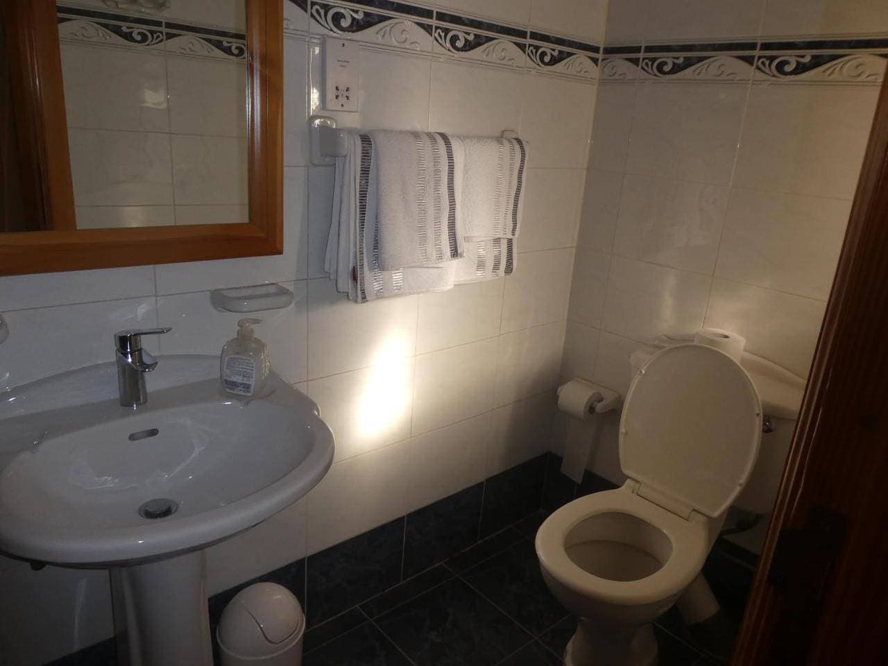 Foto 11 von 19: Economy Double Room