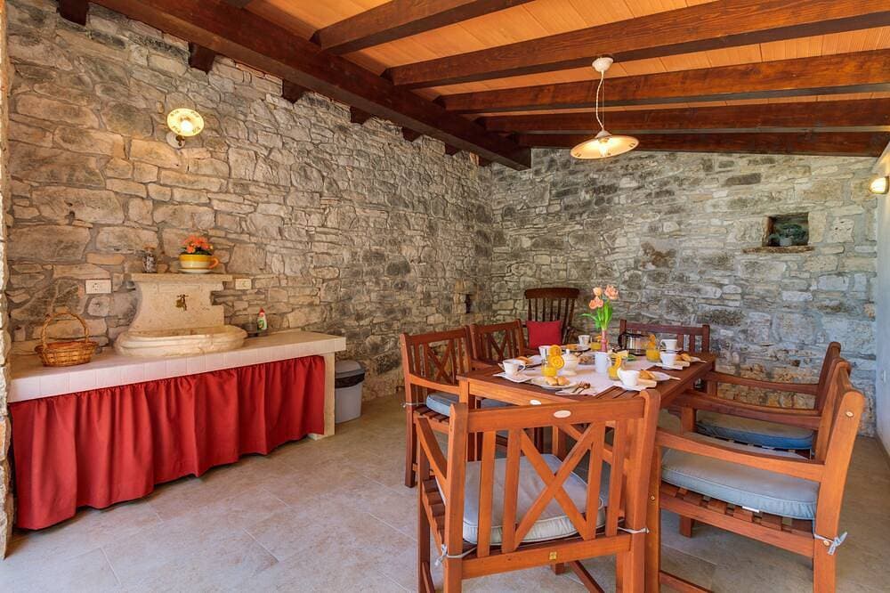 Foto 13 von 30: Charmantes Steinhaus mit privatem Pool und Garten