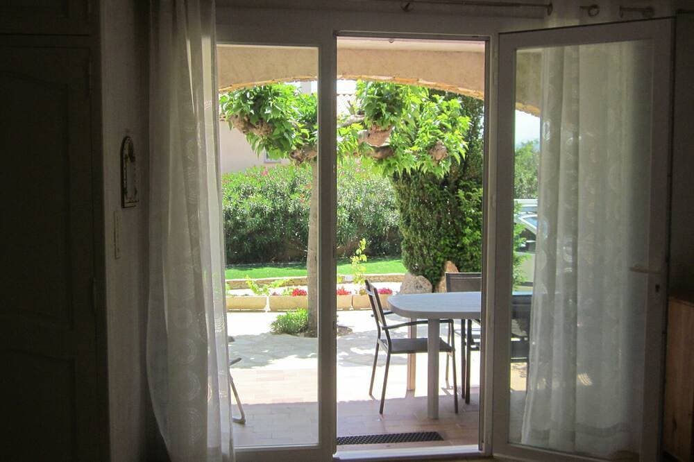 Rental F2 in the ground floor of a villa for 3 people 1
