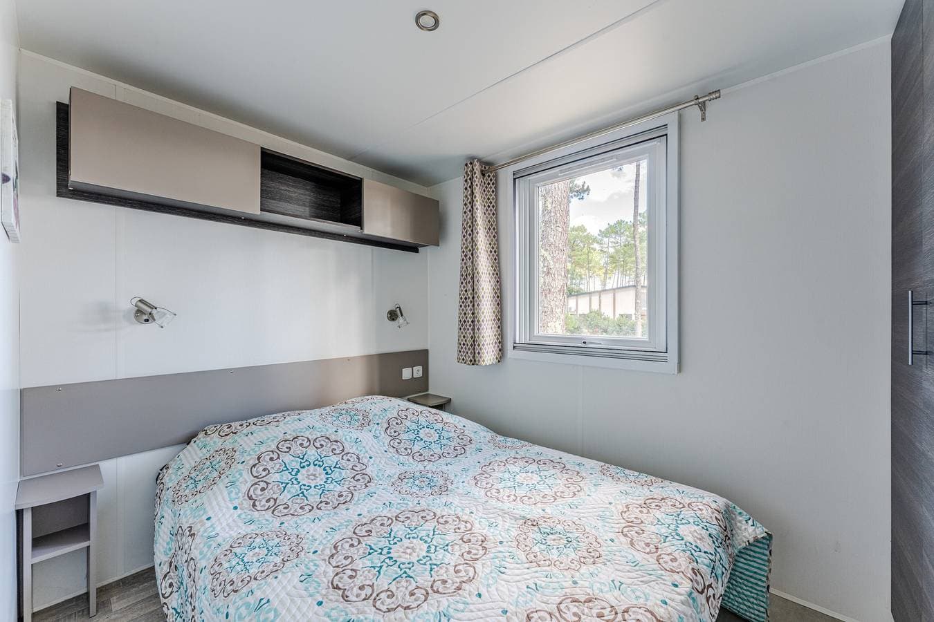 Foto 9 von 25: Mobilheim 'Les Dunes De Contis' mit Gemeinschaftspool, privater Terrasse und Klimaanlage